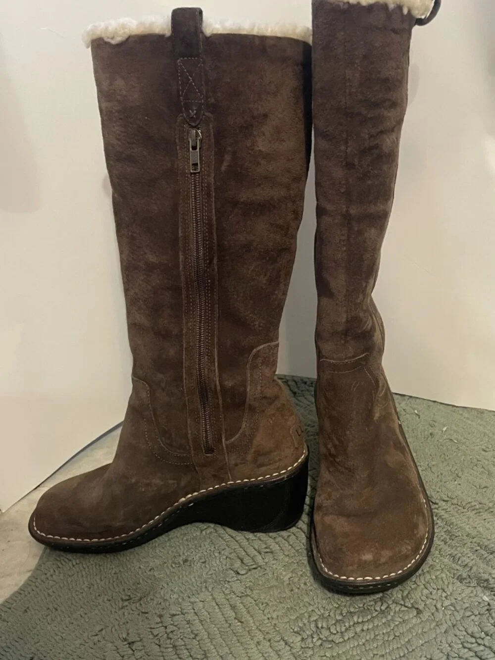 UGG Hartley Winter brown suede tall Boot wedge heel zip side Size 8